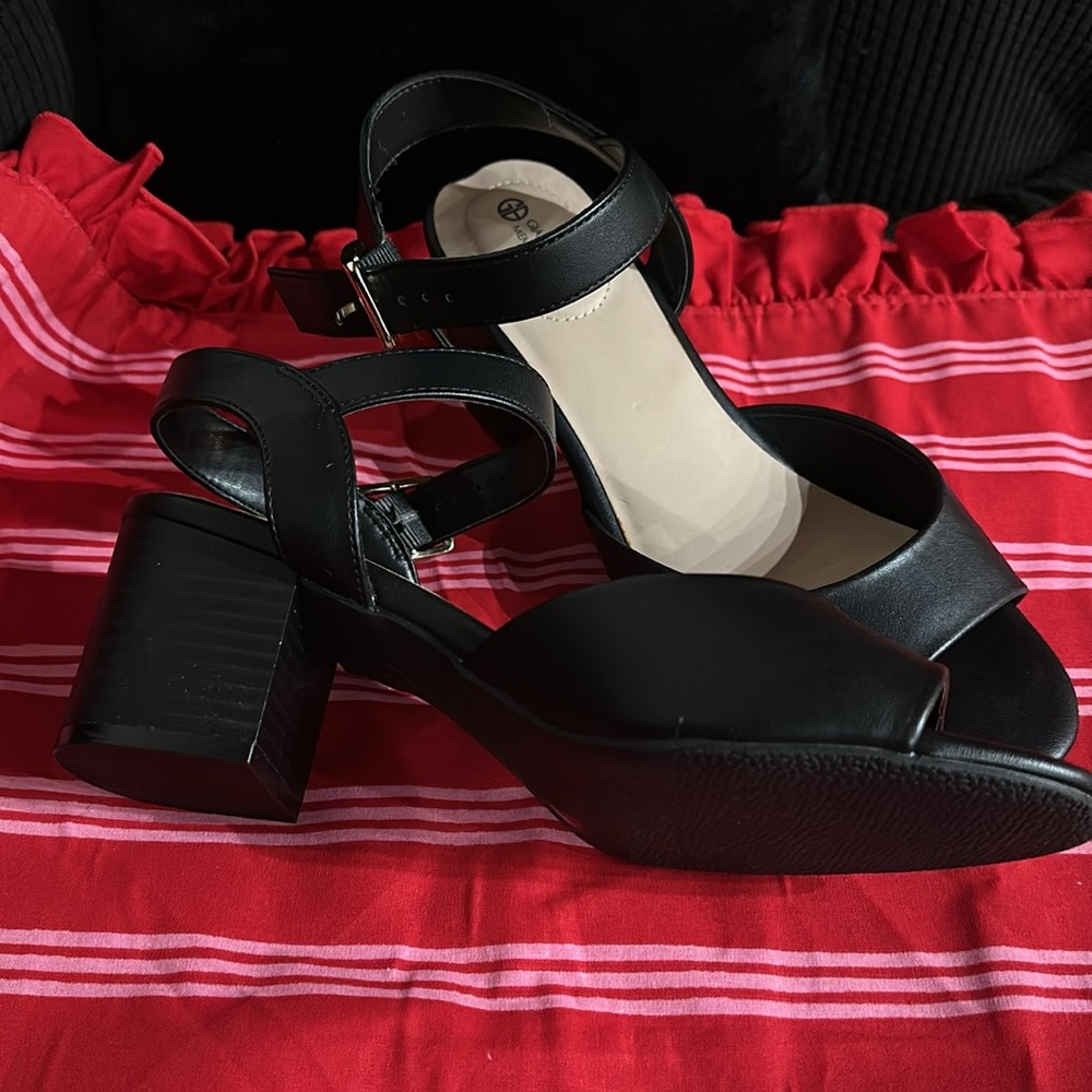 Giani Bernini memory foam heels, 👠 
Used once for a special occasion.